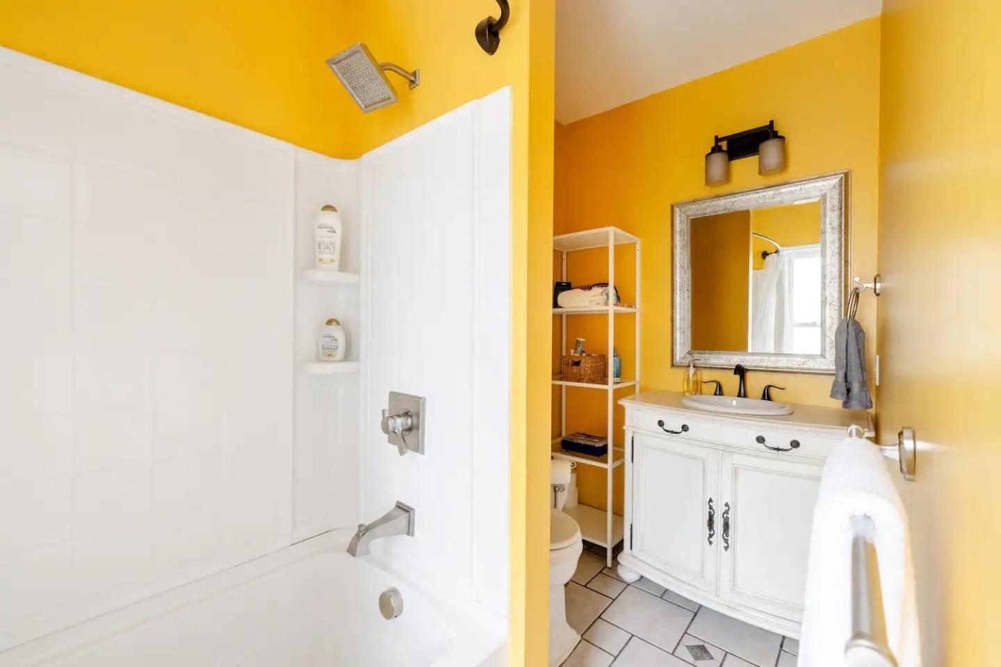 Bright Spacious Apartment - 2 Bedroom 2 Ba Portland Exterior photo